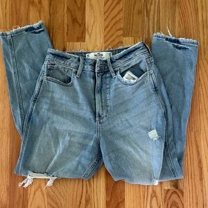 Hollister Curvey High-Rise Mom Jean